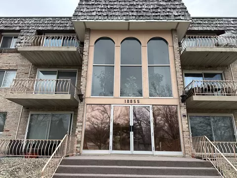18855 Burnham Ave #332, Lansing, IL 60438