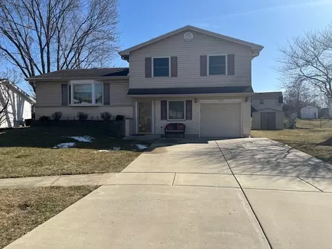 1429 Parker Pl, Elk Grove Village, IL 60007