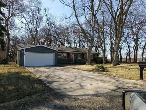 2524 Old Peoria Ct, Bloomington, IL 61705