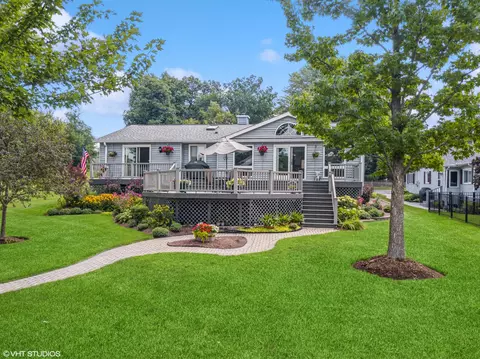 307 N Emerald Dr, Mchenry, IL 60051