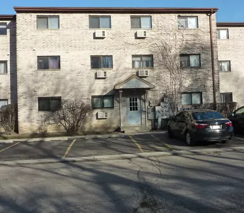423 E Osage Ln #2B, Palatine, IL 60074