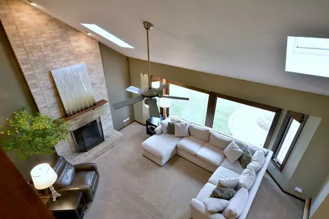 Living - 437 Deanna Dr, Bartlett, IL 60103 photo 7 of 12