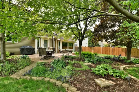 Exterior - 437 Deanna Dr, Bartlett, IL 60103 photo 7 of 13