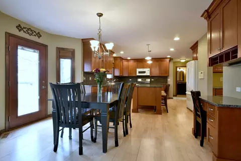 Dining - 437 Deanna Dr, Bartlett, IL 60103 photo 4 of 5