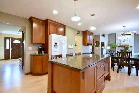 Kitchen - 437 Deanna Dr, Bartlett, IL 60103 photo 5 of 5