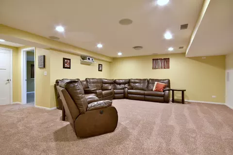 Living - 437 Deanna Dr, Bartlett, IL 60103 photo 10 of 12