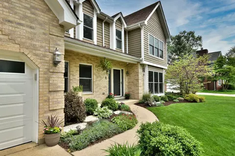 Exterior - 437 Deanna Dr, Bartlett, IL 60103 photo 2 of 13