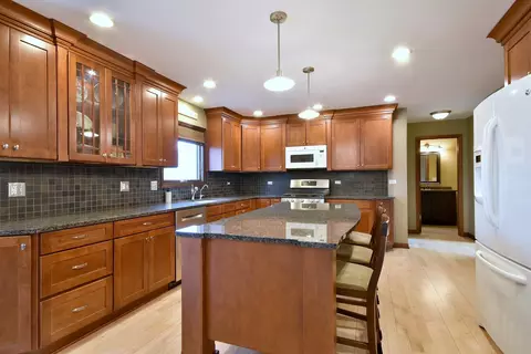 Kitchen - 437 Deanna Dr, Bartlett, IL 60103 photo 4 of 5