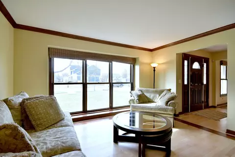 Living - 437 Deanna Dr, Bartlett, IL 60103 photo 3 of 12