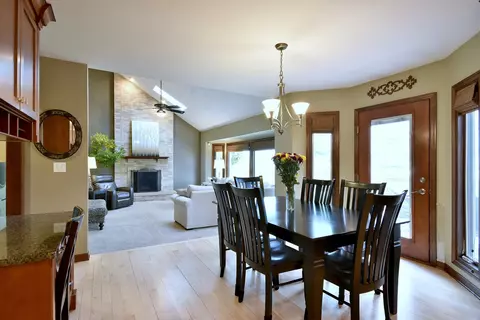 Dining - 437 Deanna Dr, Bartlett, IL 60103 photo 5 of 5