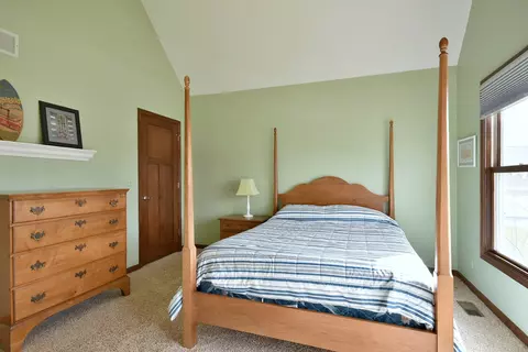 Bedroom - 437 Deanna Dr, Bartlett, IL 60103 photo 5 of 7
