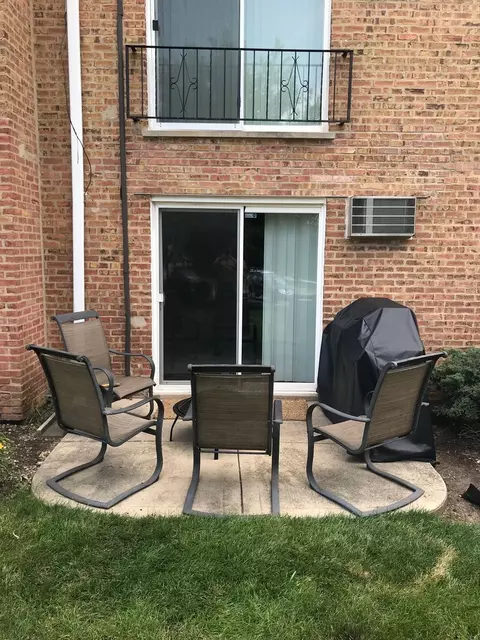 580 Lawrence Ave #112, Roselle, IL 60172