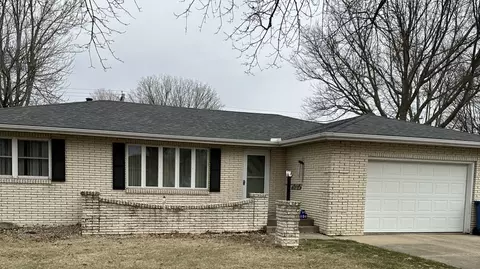 904 E Cleveland St, Ladd, IL 61329