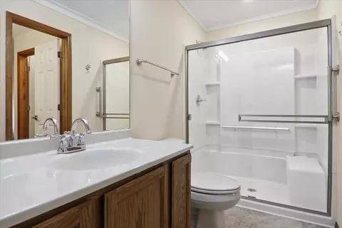 Bath - 903 N Linden St #140, Normal, IL 61761 photo 1 of 1