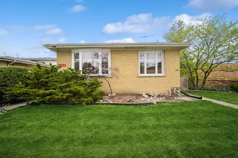 5212 Church St, Skokie, IL 60077