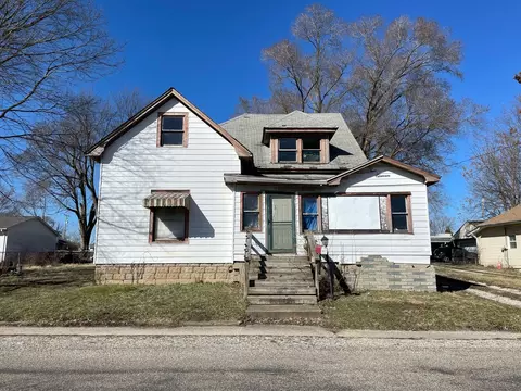 211 Whittier St, Georgetown, IL 61846 photo 3