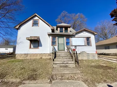 211 Whittier St, Georgetown, IL 61846 photo 2