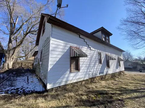 211 Whittier St, Georgetown, IL 61846 photo 9