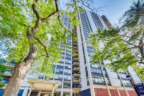1360 N Sandburg Ter #2901, Chicago, IL 60610