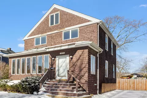1829 Grant St, Evanston, IL 60201