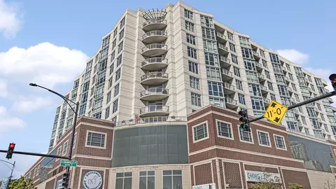 1134 W Granville Ave #716, Chicago, IL 60660