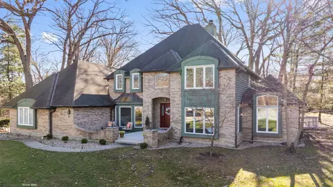 1 S105 Normandy Woods Dr, Winfield, IL 60190