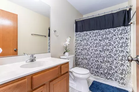 Bath - 715 Keller St, Plano, IL 60545 photo 2 of 3