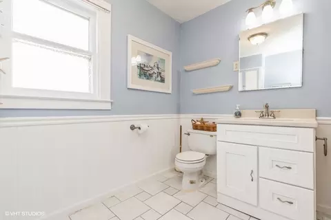 Bath - 22 N Commonwealth Ave, Elgin, IL 60123 photo 2 of 2