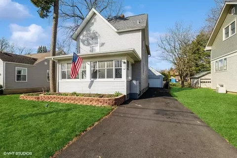 22 N Commonwealth Ave, Elgin, IL 60123