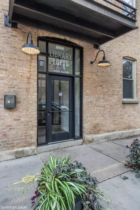 900 N Paulina St #102, Chicago, IL 60622