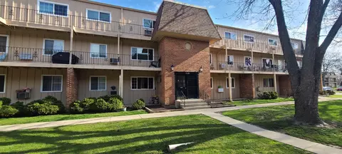2402 Algonquin Rd #12, Rolling Meadows, IL 60008