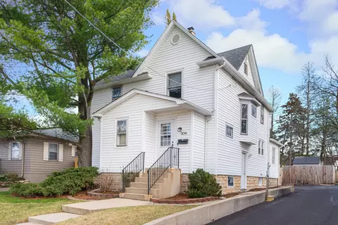306 Sycamore Rd, Dekalb, IL 60115
