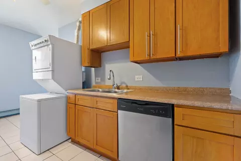 Kitchen - 541 E 60th St #4, Chicago, IL 60637 photo 3 of 3