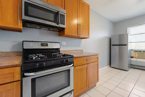 Kitchen - 541 E 60th St #4, Chicago, IL 60637 photo 2 of 3