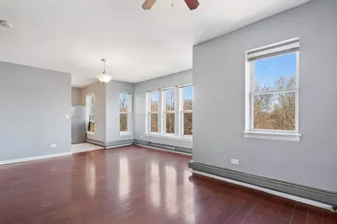 Living - 541 E 60th St #4, Chicago, IL 60637 photo 1 of 1
