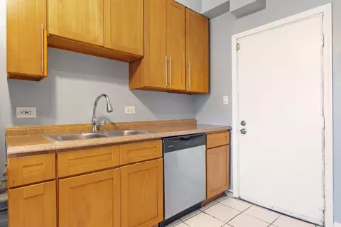 Kitchen - 541 E 60th St #4, Chicago, IL 60637 photo 1 of 3