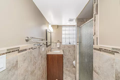 Bath - 1915 Greenleaf Ave, Des Plaines, IL 60018 photo 2 of 2