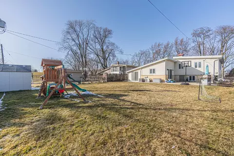 Exterior - 1915 Greenleaf Ave, Des Plaines, IL 60018 photo 3 of 6
