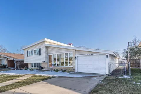 Exterior - 1915 Greenleaf Ave, Des Plaines, IL 60018 photo 2 of 6