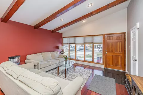 Living - 1915 Greenleaf Ave, Des Plaines, IL 60018 photo 2 of 5