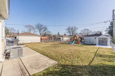 Exterior - 1915 Greenleaf Ave, Des Plaines, IL 60018 photo 5 of 6