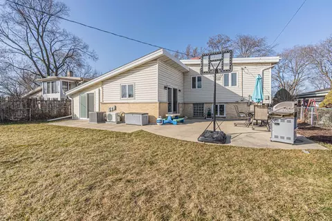 Exterior - 1915 Greenleaf Ave, Des Plaines, IL 60018 photo 6 of 6