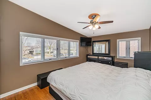 Bedroom - 1915 Greenleaf Ave, Des Plaines, IL 60018 photo 2 of 4