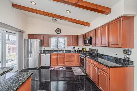 Kitchen - 1915 Greenleaf Ave, Des Plaines, IL 60018 photo 3 of 5