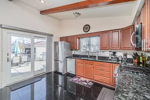 Kitchen - 1915 Greenleaf Ave, Des Plaines, IL 60018 photo 5 of 5