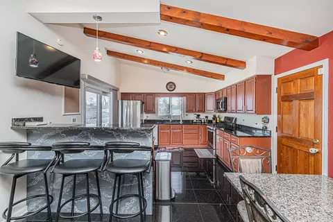 Kitchen - 1915 Greenleaf Ave, Des Plaines, IL 60018 photo 1 of 5