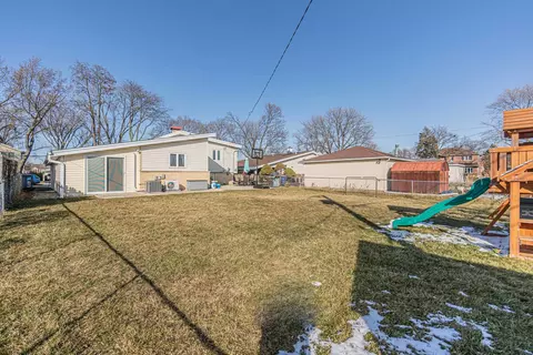 Exterior - 1915 Greenleaf Ave, Des Plaines, IL 60018 photo 4 of 6