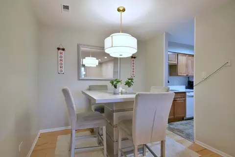Dining - 1480 Stonebridge Cir #D2, Wheaton, IL 60189 photo 1 of 2