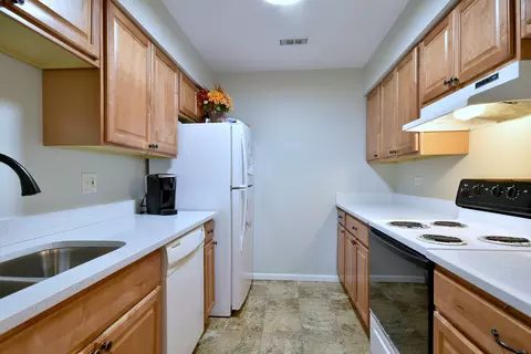 Kitchen - 1480 Stonebridge Cir #D2, Wheaton, IL 60189 photo 1 of 5