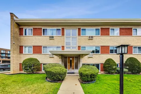 6815 W Raven St #1B, Chicago, IL 60631